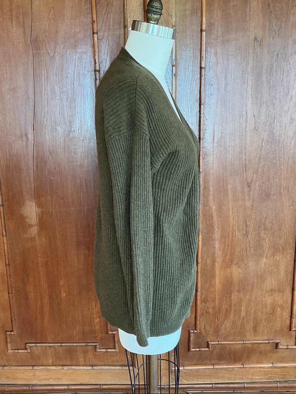 100% Cashmere Olive Green Button-Front Ribbed Women's Cardigan Garnet Hill - Picture 3 of 11